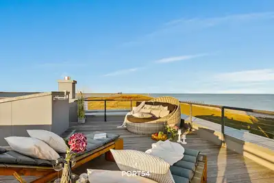 Image de La Villa du Soleil offre tout le luxe que vous pourriez souhaiter.