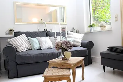 Image de Appartement magique dans une ancienne villa avec WiFi gratuit