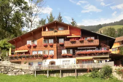 Image de Appartement avec balcon et vue imprenable sur les montagnes et les glaciers