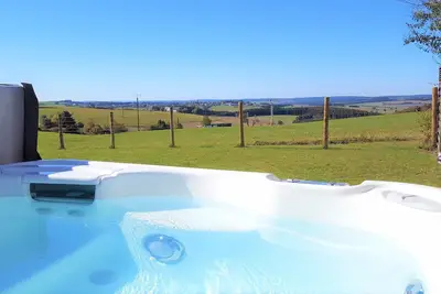 Image de Vacances bien-être avec chien, bain à remous extérieur chauffé, sauna, bain à remous, WiFi