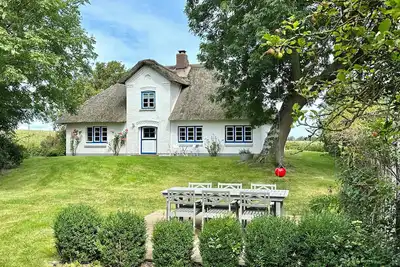 Image de Maison au toit de chaume dans un endroit isolé fantastique près de St. Peter-Ording
