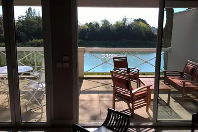 Image de Très bel appartement 76 m², grande terrasse vue sur plan d'eau, en plein centre