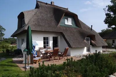 Image de House thatched with reet with separate ground in quiet, central location