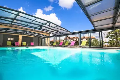 Image de Grand gîte sur petit site de vacances, piscine couverte & chauffée toute l'année