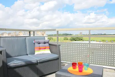 Image de Disney2 ~ Appartement\/Terrasse vue imprenable sur le parc Disneyland!
