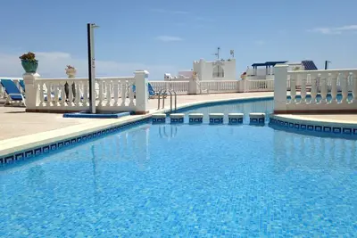 Image de Invitation en espagne dans un appartement  avec piscine intérieure chauffée