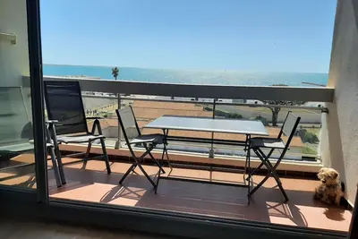 Image de Appartement pleine vue sur mer avec garage privatif.