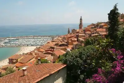 Image de Au coeur de Menton, grand appartement climatisé 3 pièces pour 4 personnes. Wifi.