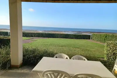 Grandcamp-maisy appartement vue mer, acces direct plage, 4 piéces, 6 personnes