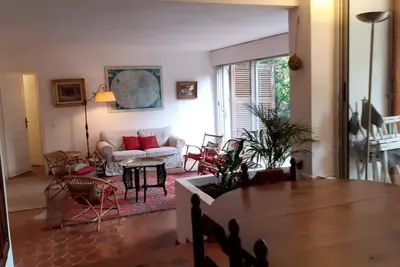 Image de Rare appartement rez-de-jardin & centre ancien - Le Lavandou Var