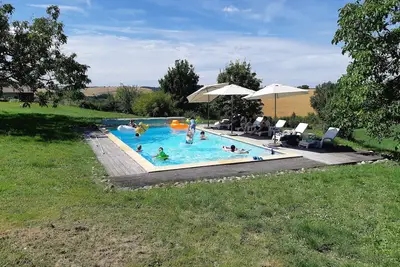 Image de Gîte rural 10 personnes avec piscine chauffée, lits supplémentaires possibles.