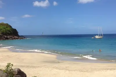 Image de Vue sur la mer des Caraïbes, à 5 mn à pied de la plage de Leroux
