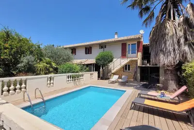 Image de Maison de vigneron avec jardin et piscine dans le gard