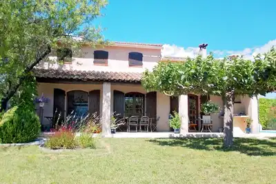 Image de Superbe villa confortable et spacieuse, avec belle piscine, Gard Provencal