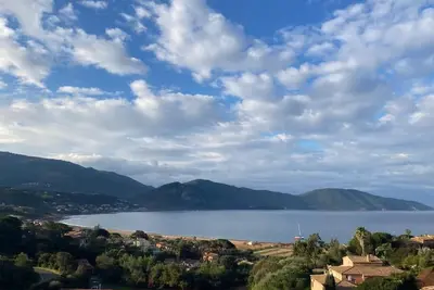 Image de Magnifique rez de villa 90m2 vue panoramique sur le golfe de lava (200m plage )