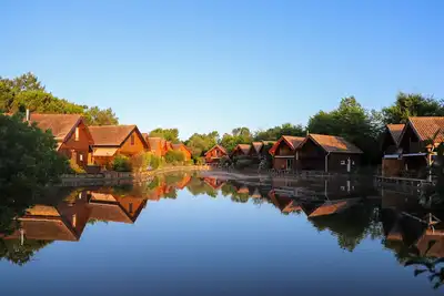 Image de Hourtin Port, maison en bois au bord de l'eau, pour 6 personnes