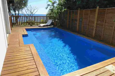Image de Villa Bourbon avec picine sur la plage accès direct au lagon