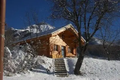 Image de Superbe chalet bois massif a proximité des pistes et du parc écrins
