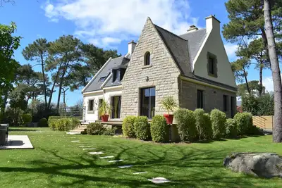 Image de grande Villa luxe avec Jacuzzi 11 personnes proche plage Morbihan sud