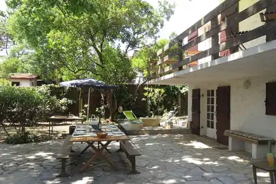 Image de \" A deux pas de la plage, Grande villa familiale avec jardin arboré \"