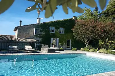 Image de Maison de charme authentique et familiale avec piscine sur un parc de 3600 m².