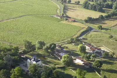 Image de Charme et confort au milieu des vignes