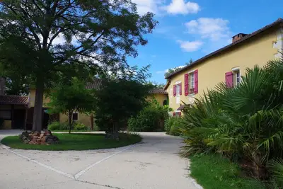 Image de Belle Maison de 315 m² dans un parc de 4000 m² avec piscine. 3 mn de Périgueux.