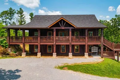 Image de Près de Dollywood, cabine de 1, 5 million de dollars, piscine privée, cinéma maison