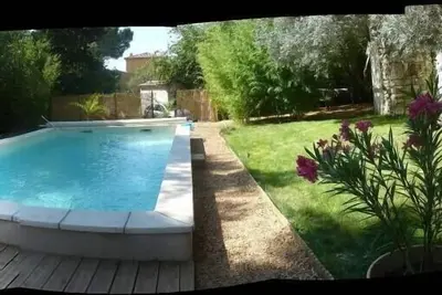 Image de Loue Maison De Vacances Proche D'Avignon Avec Piscine Privée.