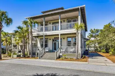 Image de Ocean Pearl Seacrest Beach Maison de luxe de 5 chambres Ă coucher + Carriage House + Free Bikes