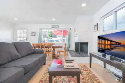 Image de Calme et privé! Grande maison de vacances de plage unifamiliale à deux étages!