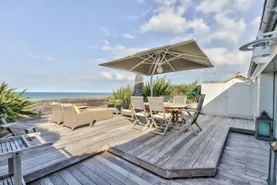 Image de Maison front de mer, grande terrasse et pieds dans l'eau -Balcon sur Arromanches