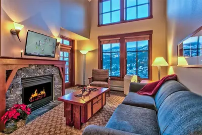Image de Village à Squaw Valley - 1 Br, skis aux pieds, dernier étage, vue sur la montagne