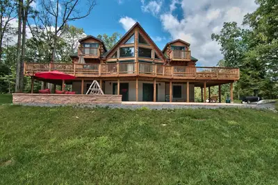 Image de 50 acres, étang, Wifi, isolé, à quelques minutes des pistes \/ casino, 30 personnes!