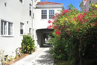 Image de Larchmont Village Hancock Park Hollywood 4 chambres 3ba duplex Idéalement situé