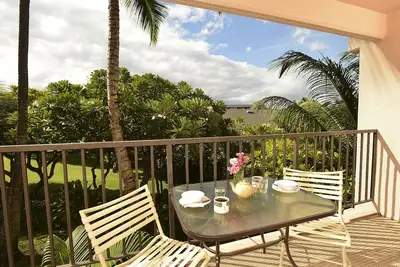 Image de Saison à prix réduit! Unité de 3e étage à quelques pas de la plage