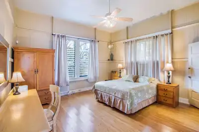 Image de 1br Maison Wailuku; Maison de Plantation Rénovée; Promenade dans la ville de Wailuku!