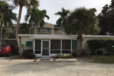 Prem 2Bed / 2Bath Gate House Cottage avec accès privé à la plage!
