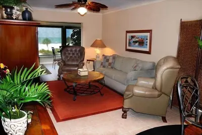 Image de Cozy Romantic Siesta Key Beachfront Condo-pleine vue sur la plage. 50 marches à la plage