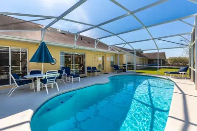 Executive 4 Bedroom 2 Bath Pool Home avec une salle de jeux à quelques minutes de Disney