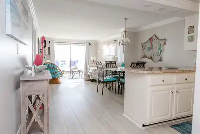 Image de RÉSERVATION De Luxe 1br / 2ba Pour 2019 Avec Plage Svc Belle Vue Sur Le Golfe