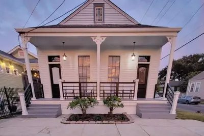 Image de Valence Street Chic Bnb<br>Marche pour les défilés de Mardi Gras, 10 min en voiture de Bourbon St. <br>