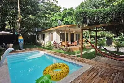 Image de Villa Picasso ~ Moderne / confortable au coeur de Santa Teresa ~ 2min à pied de la plage!