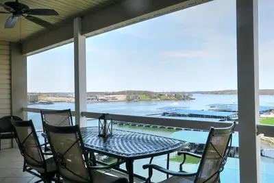 Image de Condo front de mer avec vue sur le dernier étage, niveau sans rendez-vous, pas d'escalier du parking