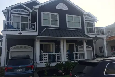 Image de New Luxury Townhome, étapes de la plage, 4 Br / 3. 5 Ba. Du samedi au samedi
