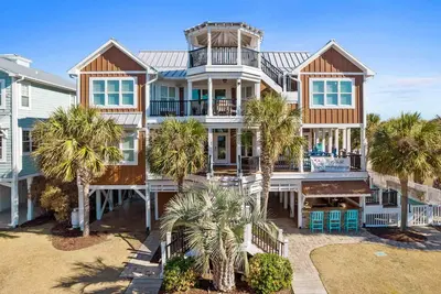 Image de Complètement rafraîchi en 2019! ! Bord de l'eau-cuisine extérieure-8br Luxury Beach Home