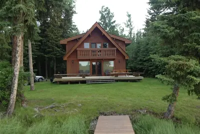 Image de Belle cabine au bord du lac dans une baie calme du lac Sheridan