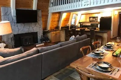 Image de La maison de vacances familiale parfaite avec bain à remous!
