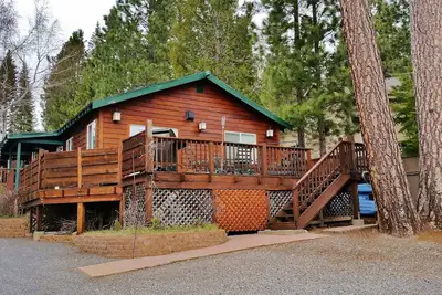 Image de Premiere-famille Lakeside Chalet, belles vues, Dock & Boat gratuit Slip