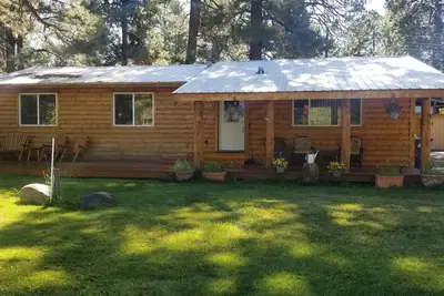 Image de Log Sided Home au coeur de Chama Nm